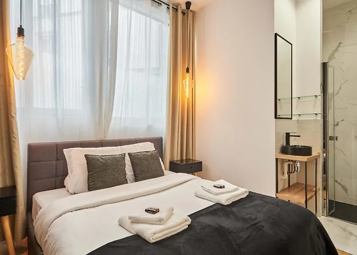 Apartment Center Of Sacre Coeur *