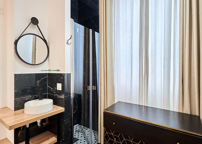 Apartment Center Of Sacre Coeur