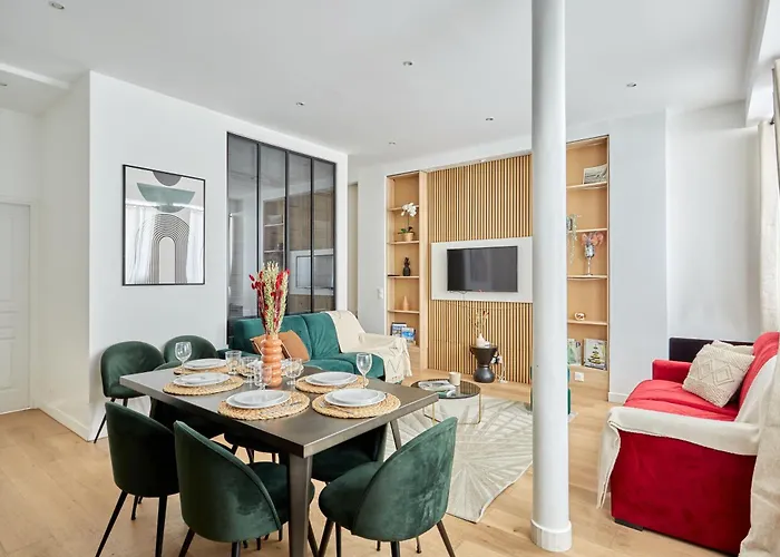 Center Of Sacre Coeur * Paris